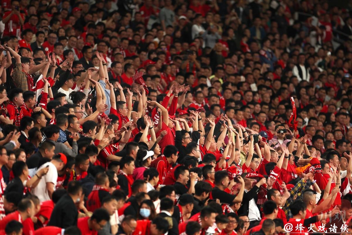 世界杯外围赛:观众的狂热与激情 世界杯外围赛:观众的狂热与激情